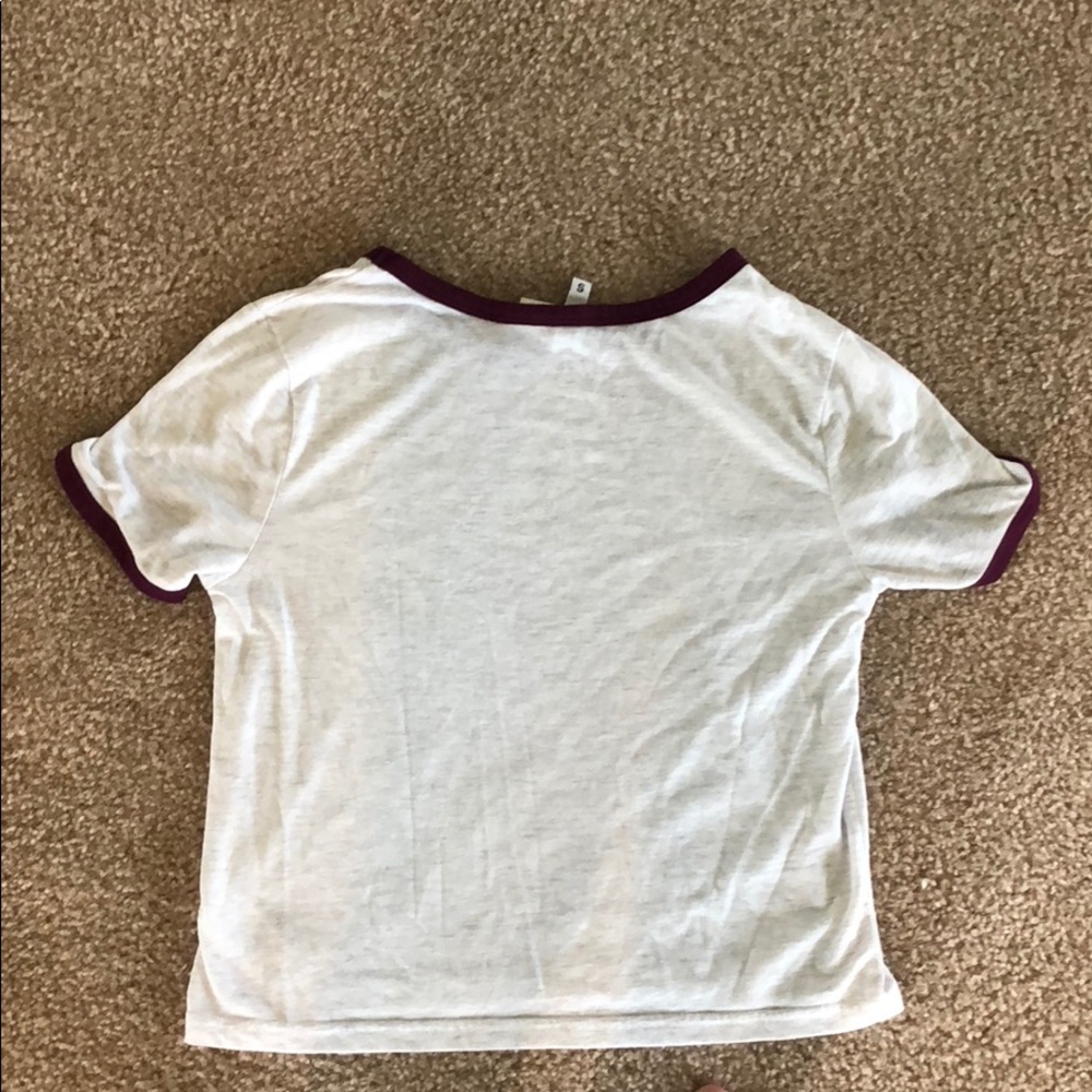 Tee with garnet collar and sleeve detailing. - Picture 5 of 5